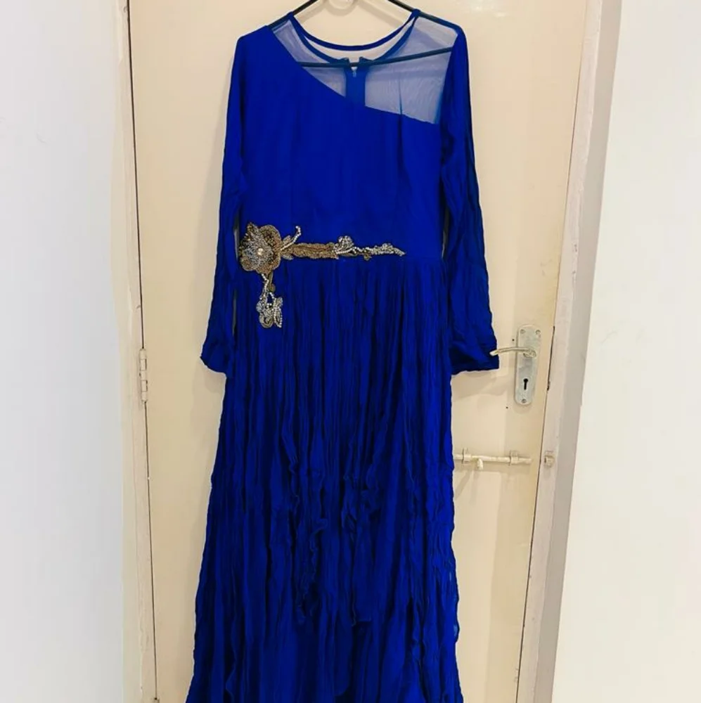 Blue very beautiful gown - Picture 3 of 12